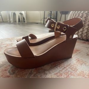 Tommy Hilfiger brown/tan platform 3 inch heels. Worn once. Size 9.5